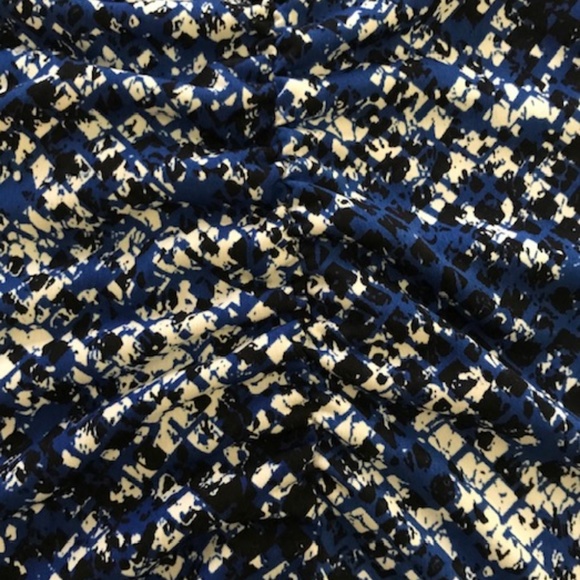 Blue/White/Black Print Chaus Top - Picture 6 of 8